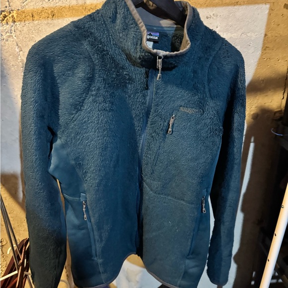 Patagonia Other - Patagonia R3 Jacket Forrest Green Medium